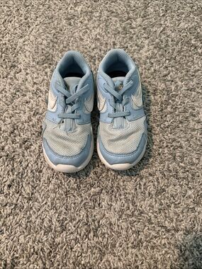 {Nike} Kids Light Blue and White Sneakers